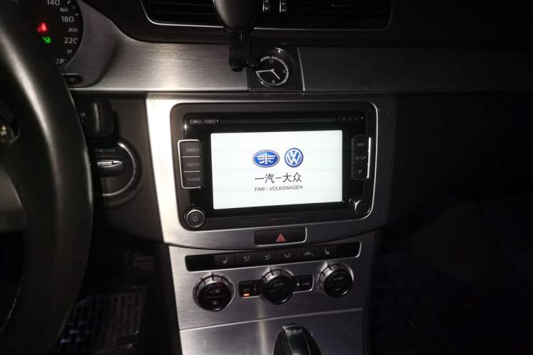 Used Volkswagen FAW-Volkswagen CC 2015 1.8TSI Luxury Model Audio And AC Panel