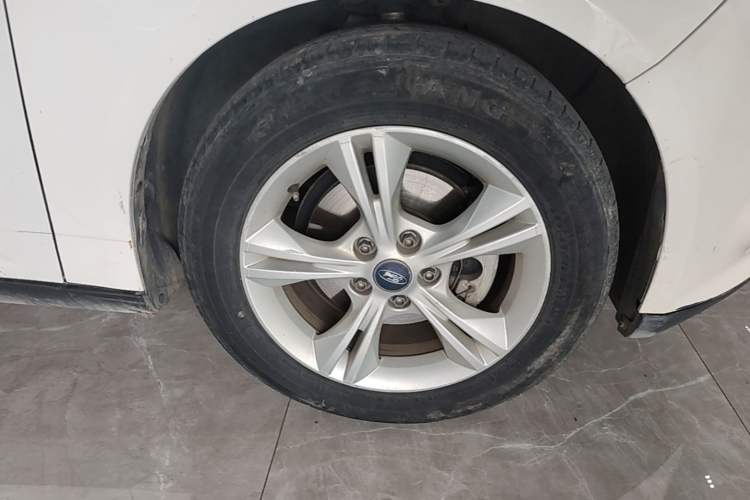 Used Ford Focus 2012 Sedan 1.6L Automatic Fashion Edition
