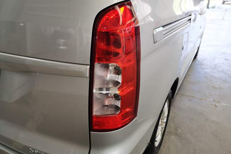Used Wuling Hongguang V 2022 1.5L Enjoy Edition Electric-Powered LAR Right Rear Taillight