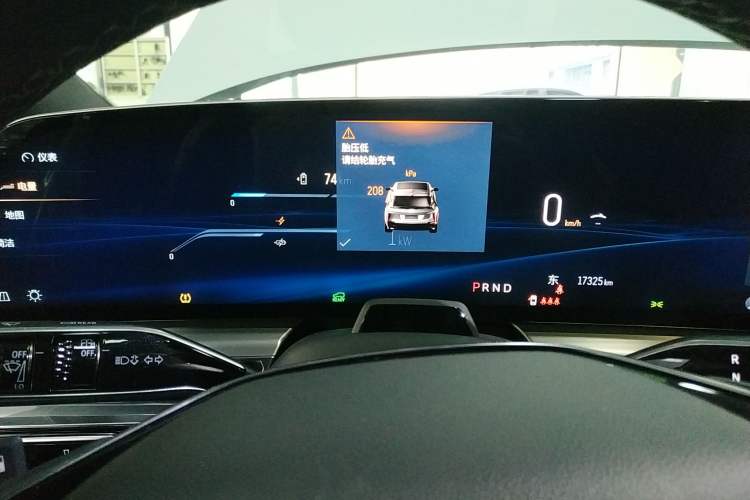 Used Cadillac LYRIQ 2022 Rear-Drive Long-Range Luxury Edition
