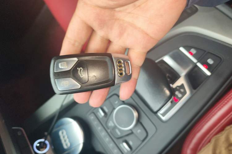 Used Audi A4L 2018 30th Anniversary Edition 40 TFSI Trendy Model Vehicle Key