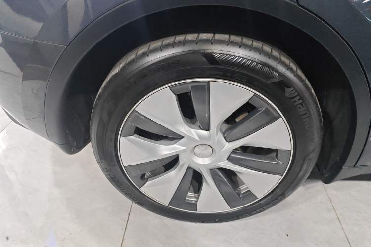 Used Tesla Model Y 2022 Long-Range All-Wheel-Drive Version