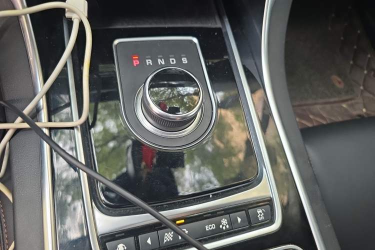 Used Jaguar XEL 2019 2.0T 200 PS Deluxe Edition Gear Lever