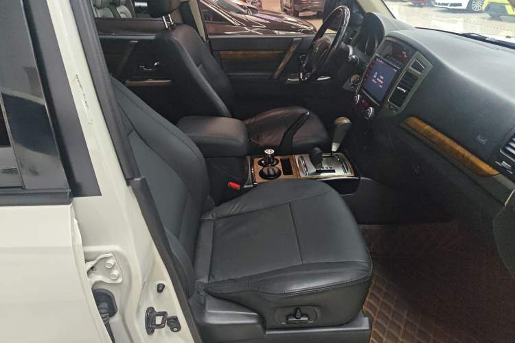 Used Mitsubishi Pajero (Import) 2019 3.0L Automatic Prestige Edition
