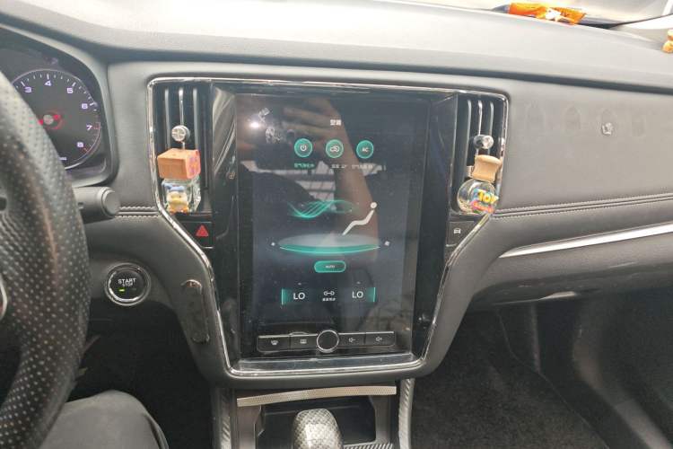 Used Roewe i6 2018 20T Automatic Internet Smart Edition Audio And AC Panel