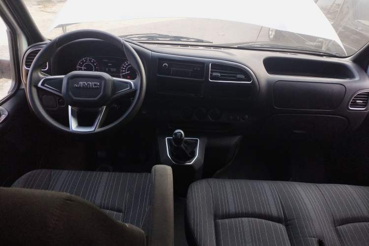 Used JMC Transit 2021 2.8T Space King Taurus Short Wheelbase Mid-Height 6-Seater Diesel Euro VI JX493