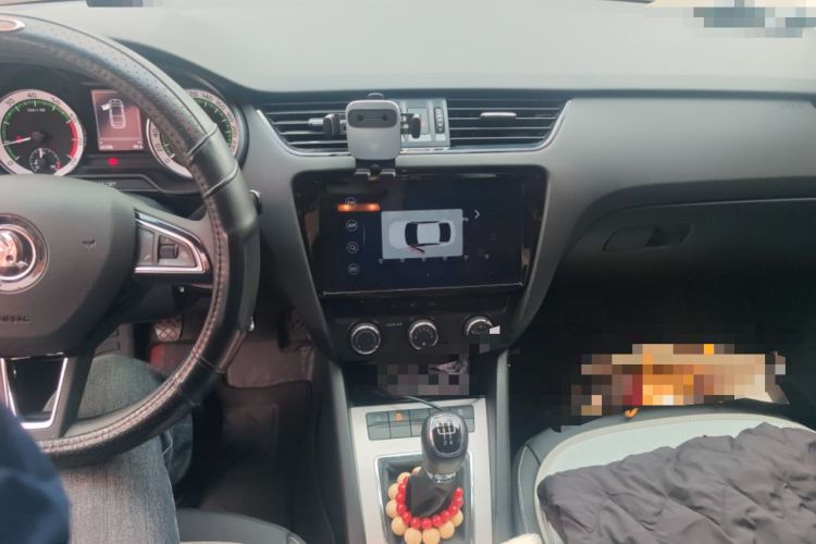 Used Skoda Octavia 2021 1.5L Manual Comfort Edition Audio And AC Panel