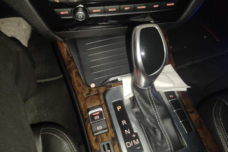 Used Hanteng X7 2016 2.0T DCT Luxury Edition Gear Lever