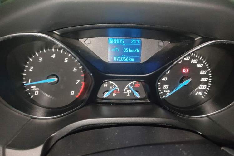 Used Ford Focus 2012 Sedan 1.6L Automatic Fashion Edition