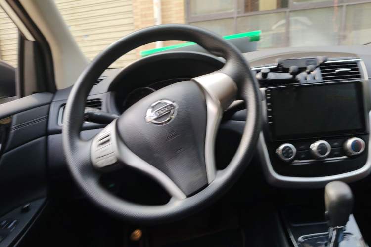 Used Nissan Tiida 2016 1.6L CVT Cool Dynamic Edition Steering Wheel