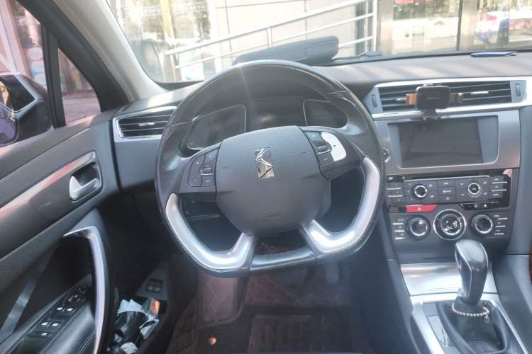 Used DS 6 2016 1.6T Luxury Edition THP160 Steering Wheel