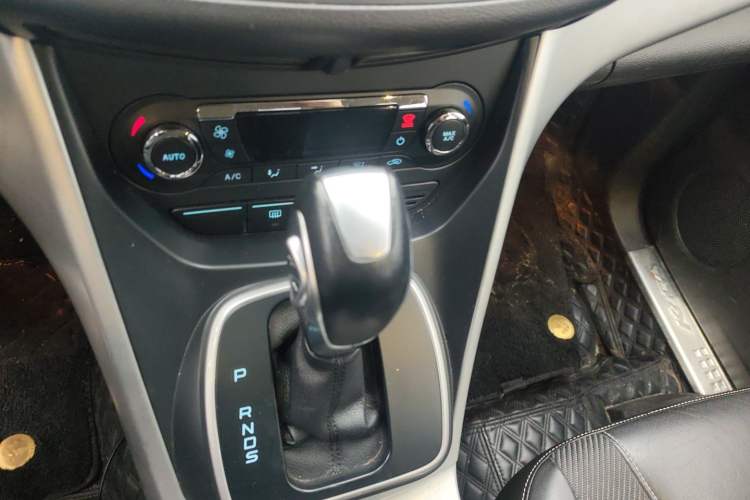 Used Ford Kuga 2013 1.6L GTDi Two-Wheel-Drive Trend Model Gear Lever