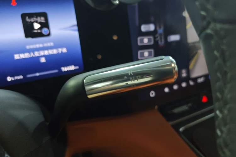 Used Hima AITO M8 2025 Extended-Range Max Version 37 kWh 6-Seater Gear Lever