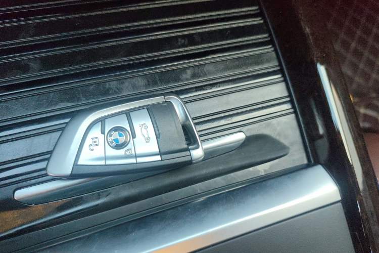 Used BMW X5 2017 xDrive28i Vehicle Key