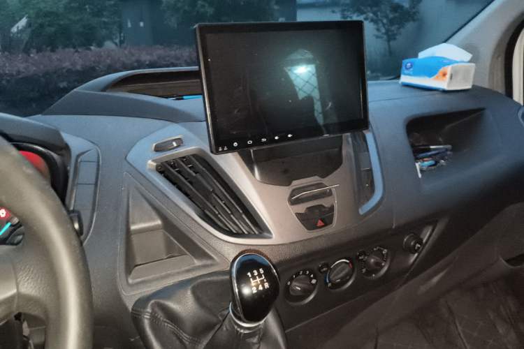 Used Ford Transit 2017 2.0T Diesel Multi-Function Commercial Vehicle Mid-Drive Mid-Roof China V Standard Audio And AC Panel