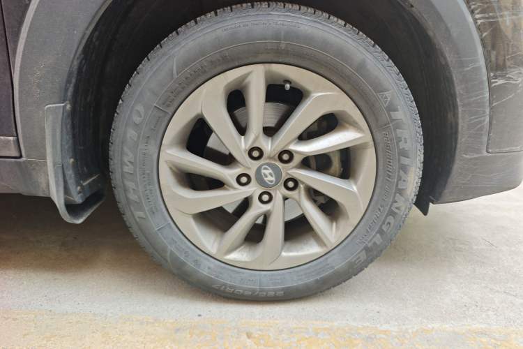 Used Hyundai Tucson 2015 2.0L Automatic Two-Wheel Drive Smart Version
