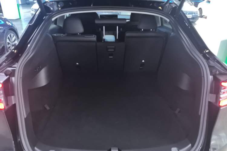 Used Tesla Model Y 2023 Rear-Wheel-Drive Version Trunk