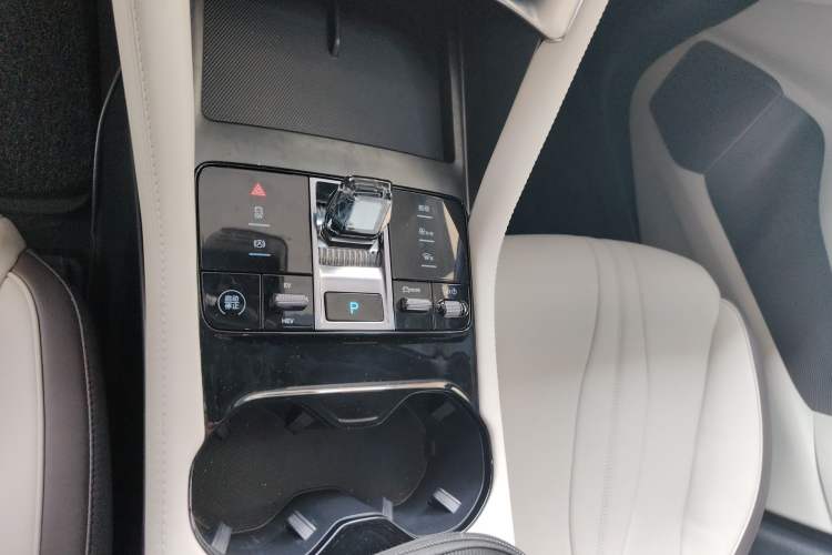 Used BYD Song PLUS New Energy 2025 DM-i 112KM Prestige Model Gear Lever