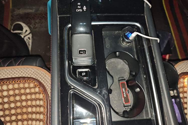 Used Bestune T99 2020 20TD Automatic Premium Edition Gear Lever