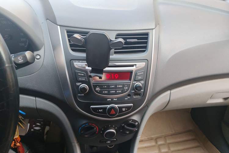 Used Hyundai Verna (older generation) 2014 1.4L Manual Smart GLS Trim
