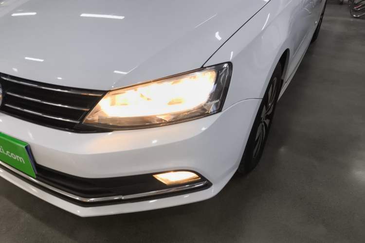 Used Volkswagen Sagitar 2017 180TSI Automatic Luxury Edition Left Front Headlight