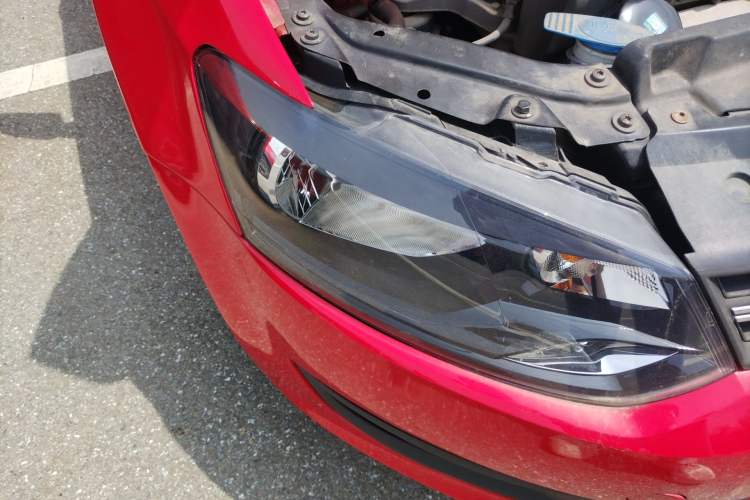 Used Volkswagen Polo 2011 1.6L Manual ZhiShang Edition Right Front Headlight