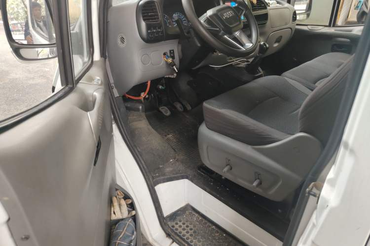 Used JMC Transit 2017 2.8T Commercial Version Short Wheelbase Mid-Roof 6/7/8-Seater JX493