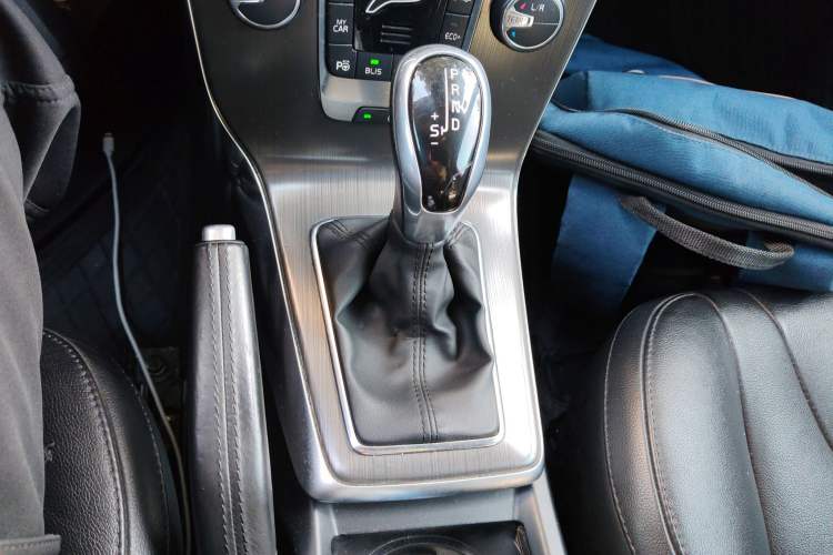 Used Volvo V40 2016 T4 Smart Luxury Edition
