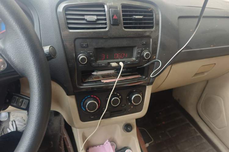 Used Dongfeng Fengon 370 2016 1.5L Manual Standard Edition SFG15-02 7 Seats Audio And AC Panel