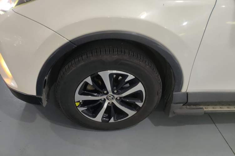 Used Toyota RAV4 2016 2.0L CVT Two-Wheel Drive Fashion Edition China V Standard