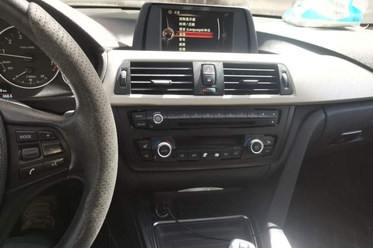 Used BMW 3 Series 2015 320Li Fashion Model Audio And AC Panel