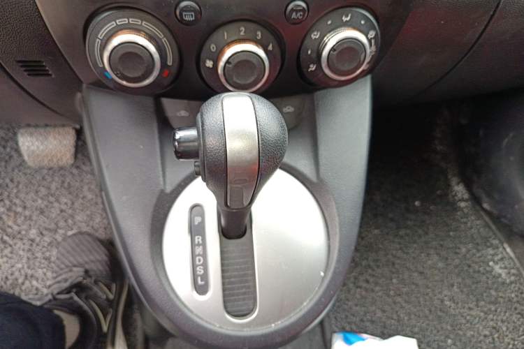 Used Mazda 2 2012 Hatchback Xuan Dong 1.5L Automatic Value Edition