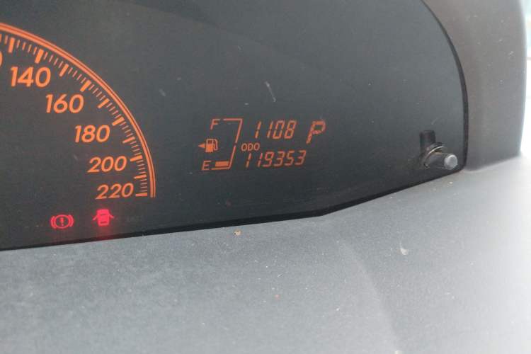 Used Toyota Yaris 2009 1.6E Automatic Comfort Edition Odometer Close Up