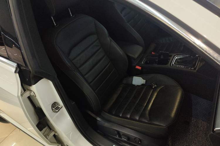 Used Volkswagen FAW-Volkswagen CC 2021 330TSI Launch Edition Right Front Seat