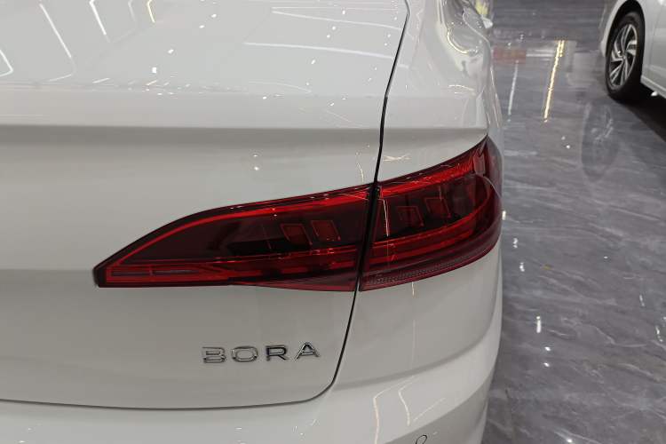 Used Volkswagen Bora 2026 200TSI DSG Yuexing Navigation Edition Right Rear Taillight