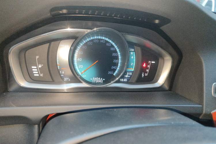 Used Volvo S60 2016 S60L T4 Zhiyuan Edition Odometer Close Up