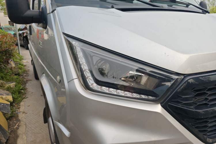 Used JMC Transit 2021 2.8T Space King Standard Version Short Wheelbase Mid-Height Roof 6-Seater Diesel Euro VI JX493
