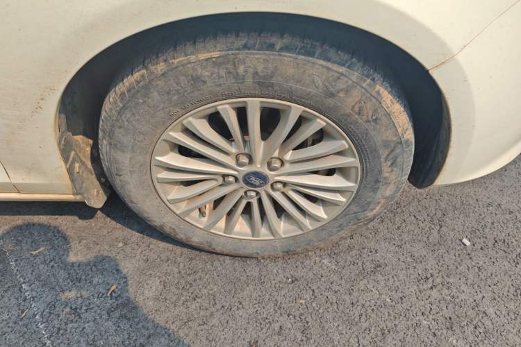 Used Ford Escort 2017 Revised Version 1.5L Automatic Comfort Edition Right Front Wheel Hub