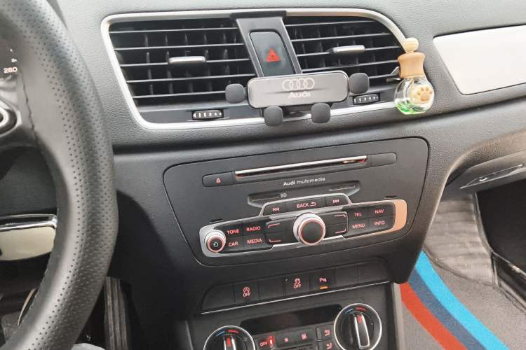 Used Audi Q3 2016 30 TFSI Fashion Model Audio And AC Panel