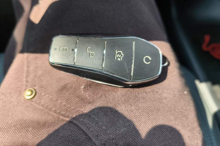 Used BYD Qin PLUS 2025 DM-i Smart Drive 55KM Leading Model Vehicle Key