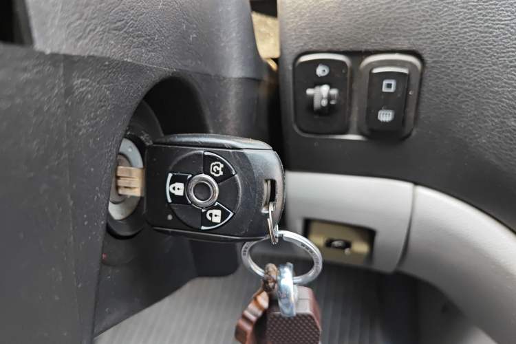 Used FORTHING Lingzhi 2015 M3 1.6L 7-Seater Luxury Model