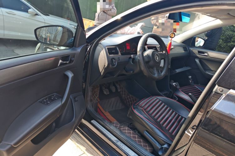 Used Volkswagen Santana 2015 1.6L Manual Comfort Edition