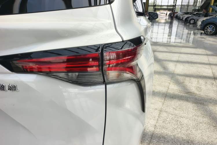 Used Toyota SIENNA 2026 Model 2.5L Dual-Engine Two-Wheel-Drive Comfort Edition
