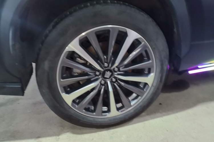 Used Toyota Crown Kluger 2024 2.5L HEV Four-Wheel Drive Flagship Edition Right Rear Wheel Hub