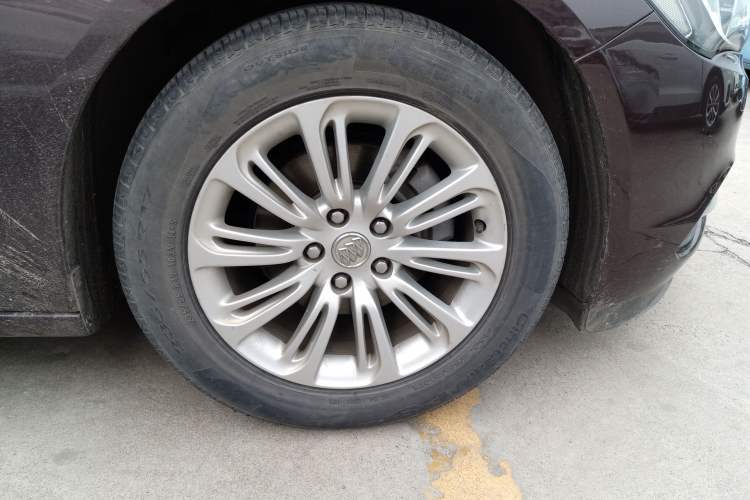 Used Buick LaCrosse 2016 20T Elite Edition Right Front Wheel Hub