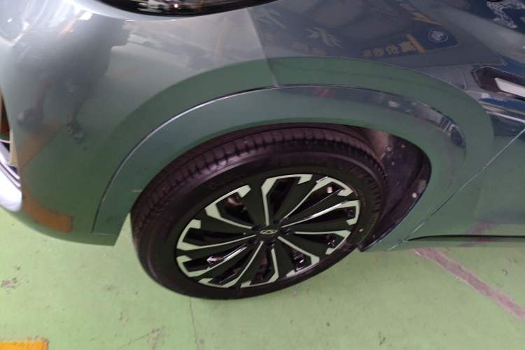 Used Chery Tiggo 9 2023 2.0T Dual-Clutch Two-Wheel Drive Prestige Version 5 Seats Left Front Wheel Hub