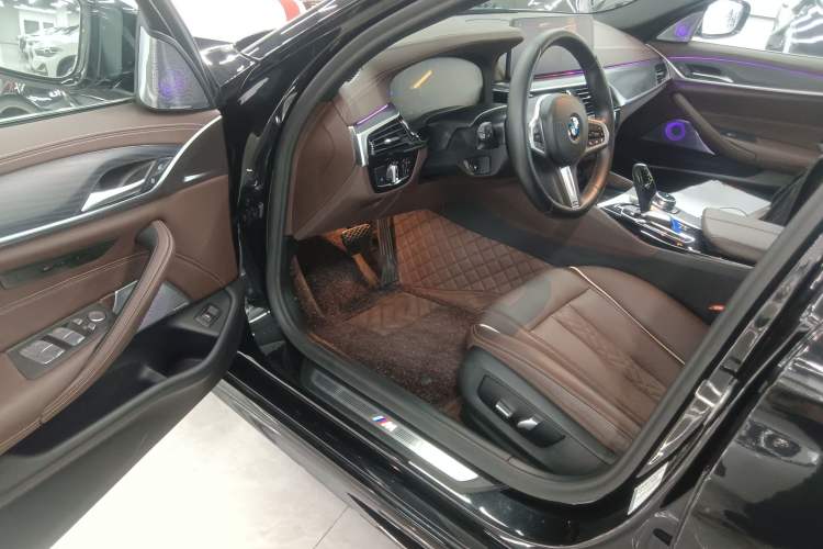 Used BMW 5 Series 2021 Facelifted 530Li Leading Edition M Sport Package
