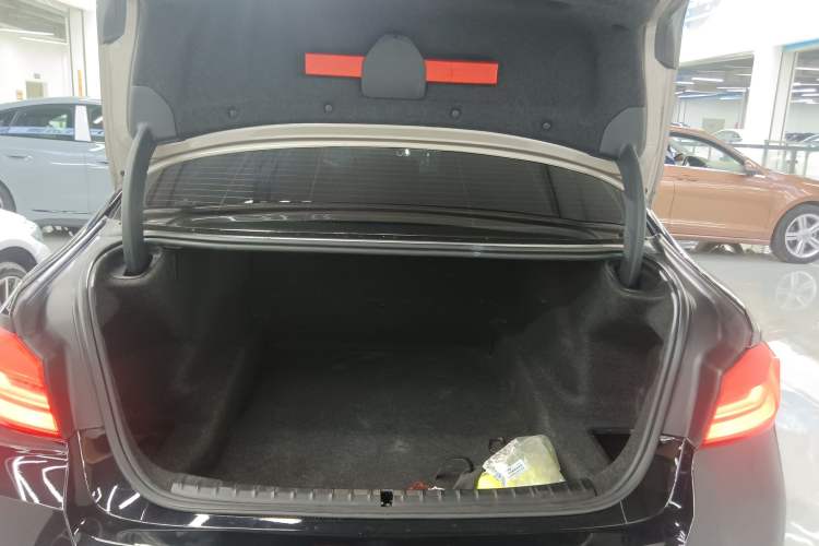Used BMW 5 Series 2020 525Li Luxury Package Trunk
