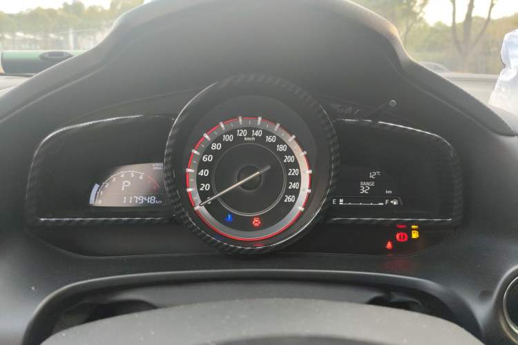 Used Mazda Mazda 3 Axela 2014 Sedan 1.5L Automatic Luxury Model
