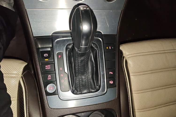 Used Volkswagen FAW-Volkswagen CC 2013 3.0 FSI V6 Gear Lever